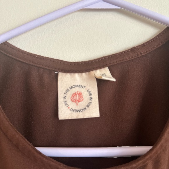 🧚♂️3/25🧚♂️ LUVE IN THE MOMENT BROWN TOP SIZE S - Picture 2 of 2